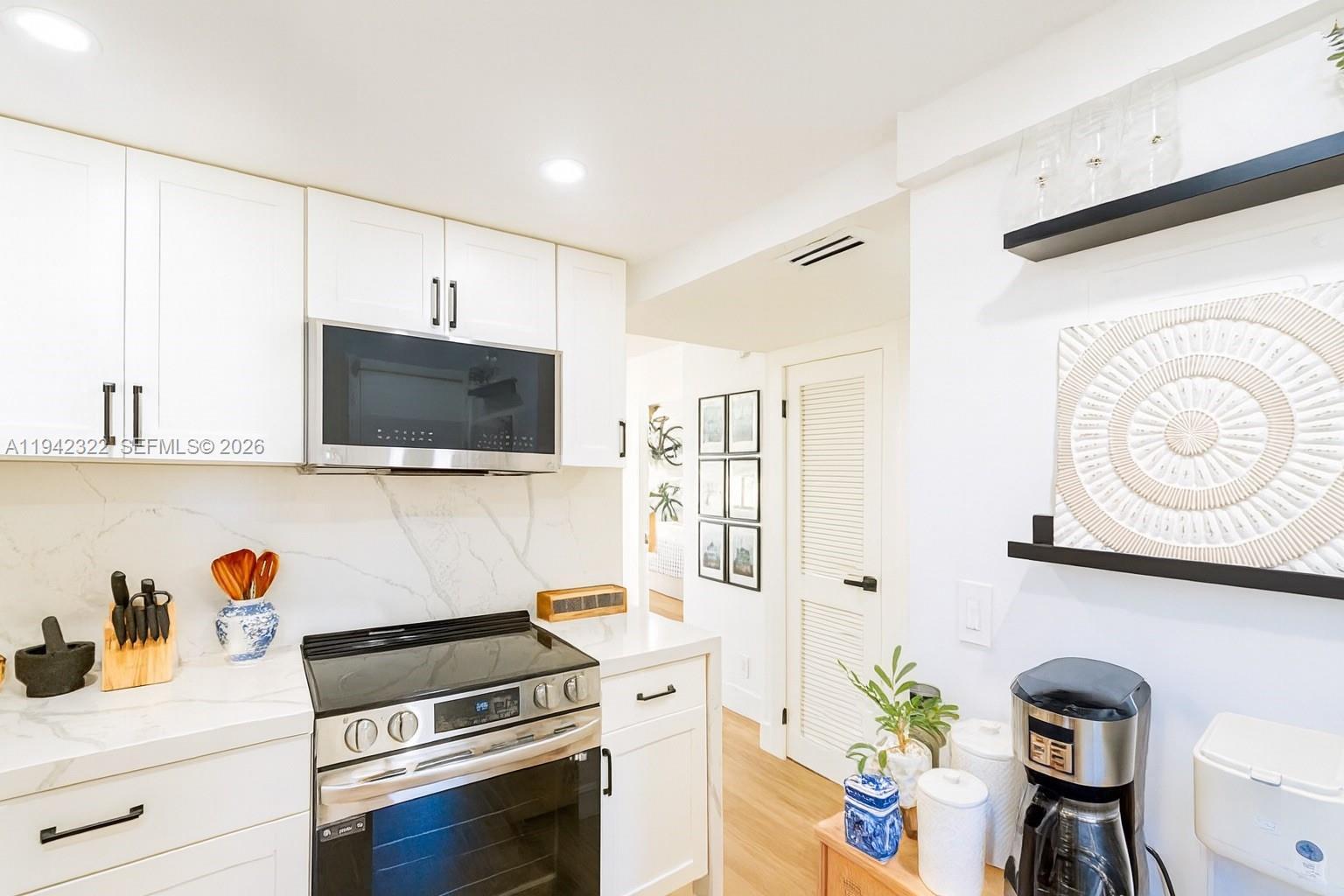 Building Photo - 3401 N Country Club Dr