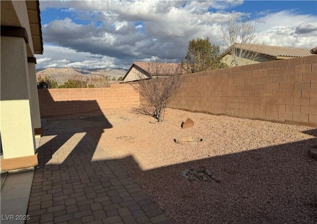 Building Photo - 4399 S Laurel Ln