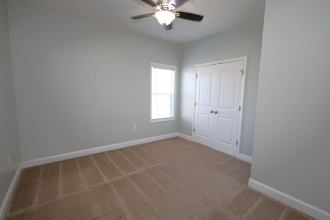 Building Photo - 3923 Valiant Ct