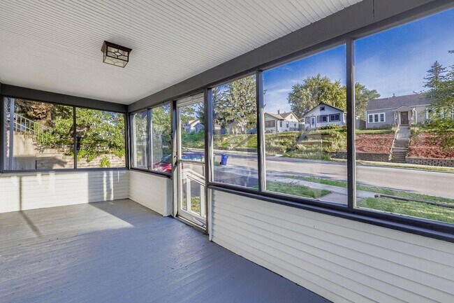 Building Photo - 1683 Minnehaha Ave E