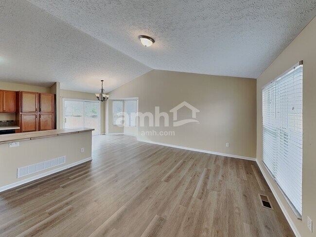 Building Photo - 6693 Jennyann Way