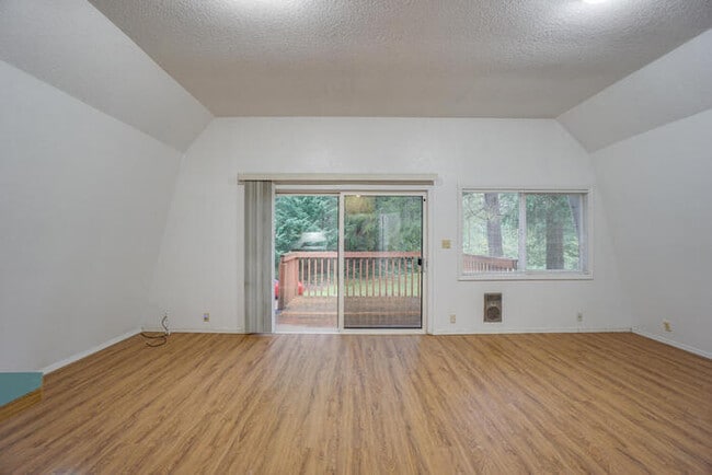 Building Photo - COUNTRY LIVING JUST OUTSIDE Of washougal