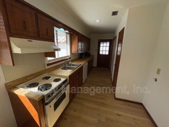 Building Photo - 4127 Springdale Rd