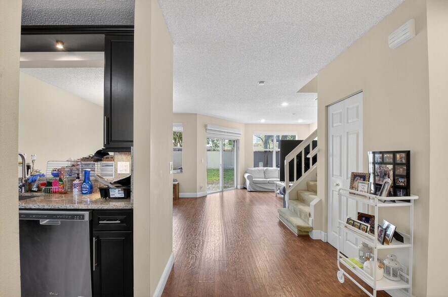 Building Photo - 20951 Via Alamanda