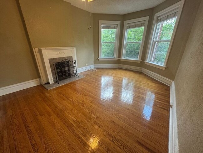 Building Photo - Delightful single-family home