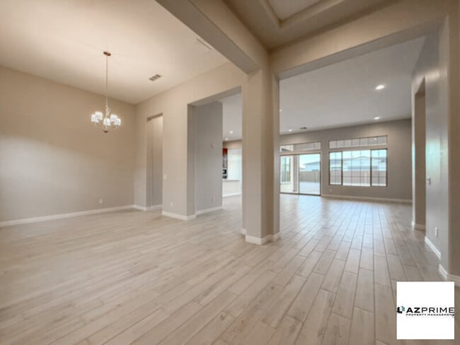Building Photo - Expansive 6/5.5 Queen Creek House - Luxury...
