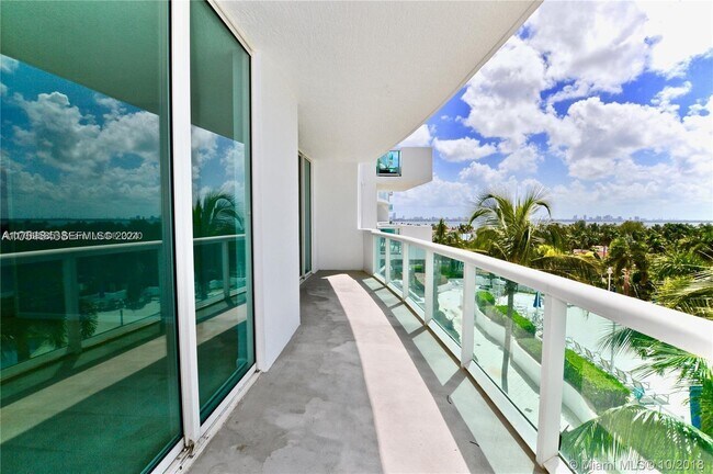 Building Photo - 7900 Harbor Island Dr