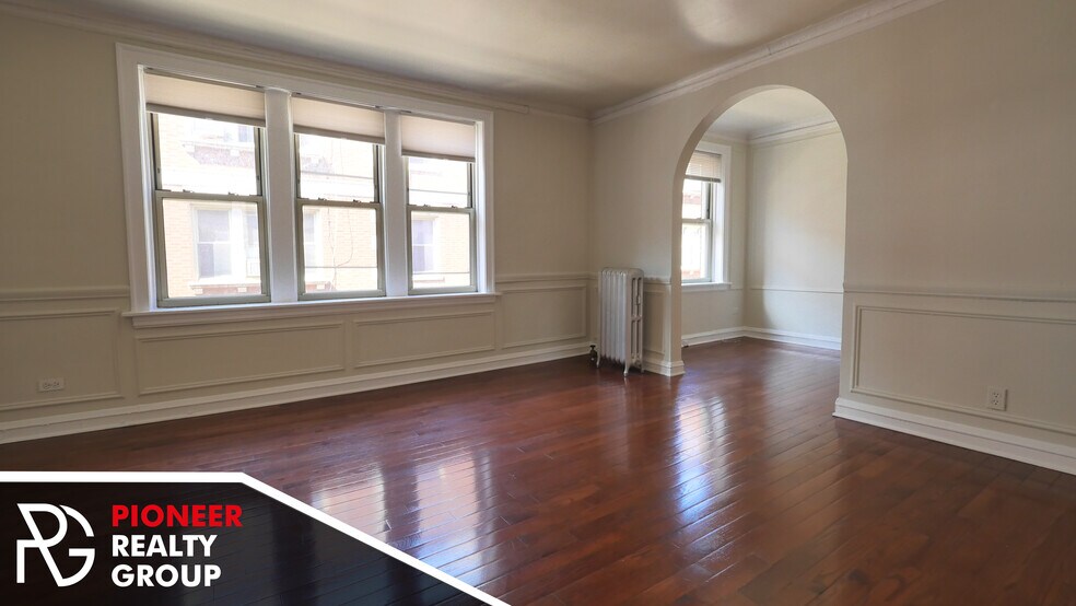 Building Photo - 546 W Surf St