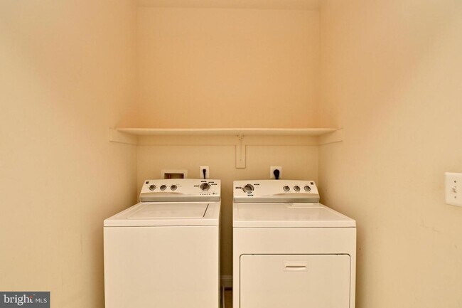 Building Photo - 43316 Old Ryan Rd