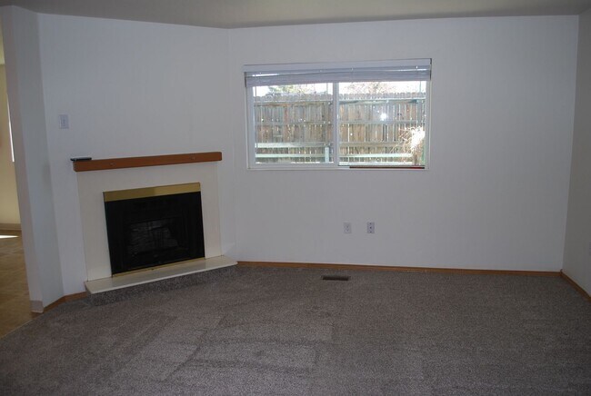 Building Photo - 1716 S Eagleson Rd