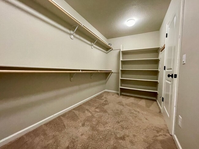 Building Photo - 16985 NW Madrone St