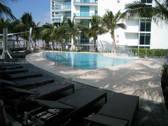 Building Photo - 900 Biscayne Blvd