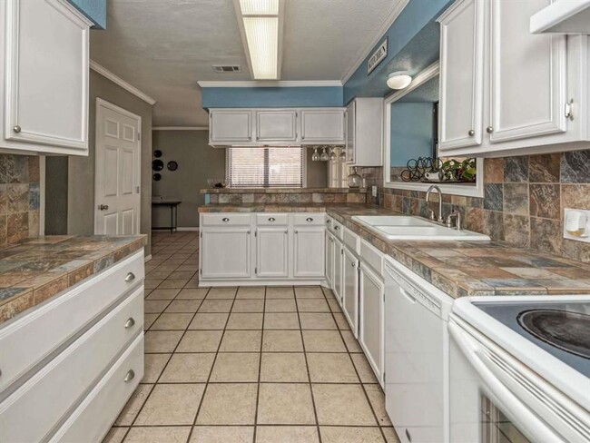 Building Photo - 2209 Ramada