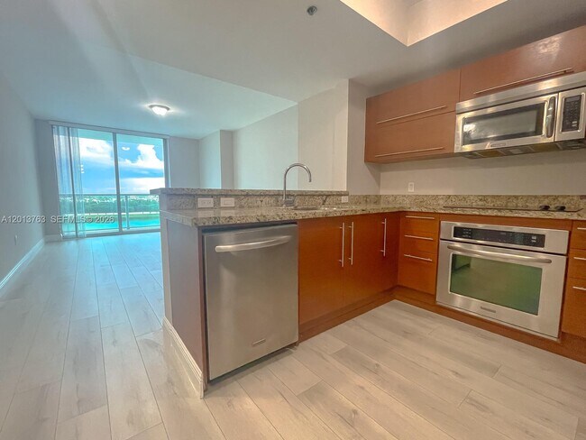 Building Photo - 2681 N Flamingo Rd