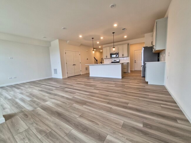 Building Photo - 24412 W Alexis Ln