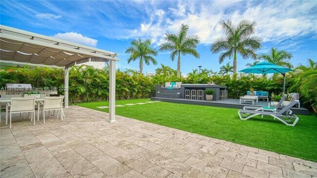 Building Photo - 10360 NW 68th Terrace