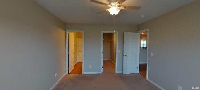 Building Photo - 13575 Crescent Ridge Dr