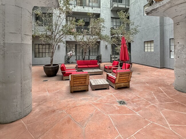 Building Photo - 420 San Pedro St