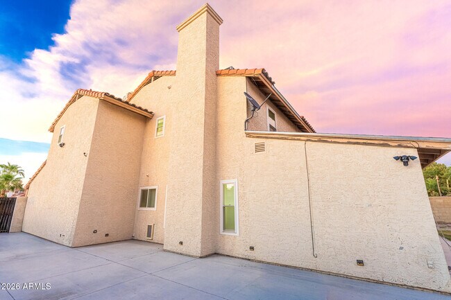 Building Photo - 5625 E Tierra Buena Ln