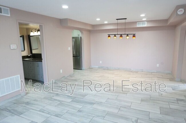 Building Photo - 10444 N 69th St