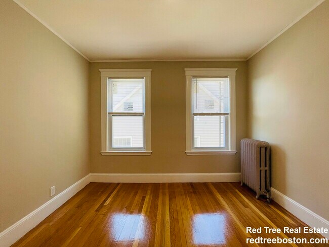 Building Photo - 187 Fellsway W