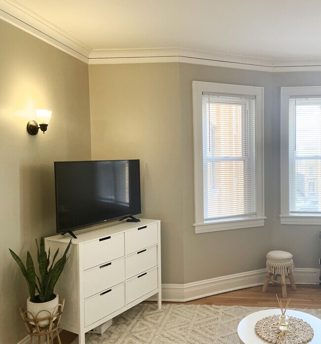 Building Photo - 1919A Grove Ave-35