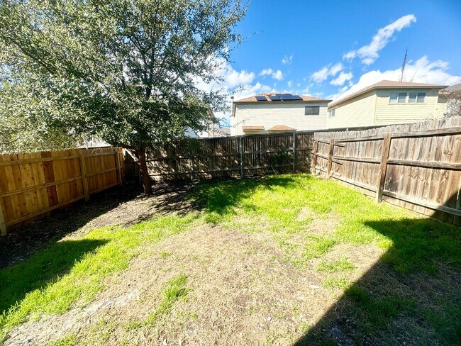 Building Photo - 5103 Flipper Dr