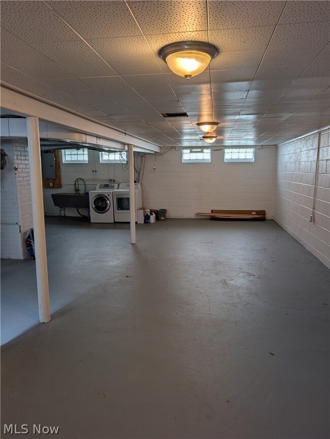 Building Photo - 1678 Byron Dr