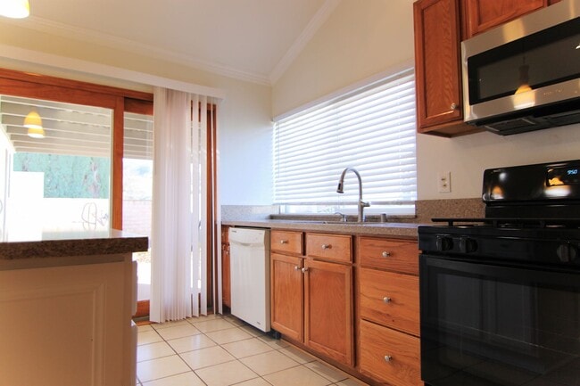 Building Photo - 5604 Bloomfield St