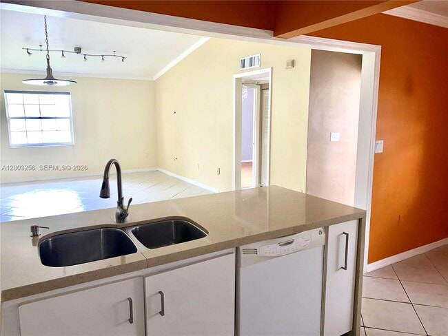 Building Photo - 464 NE 210th Cir Terrace