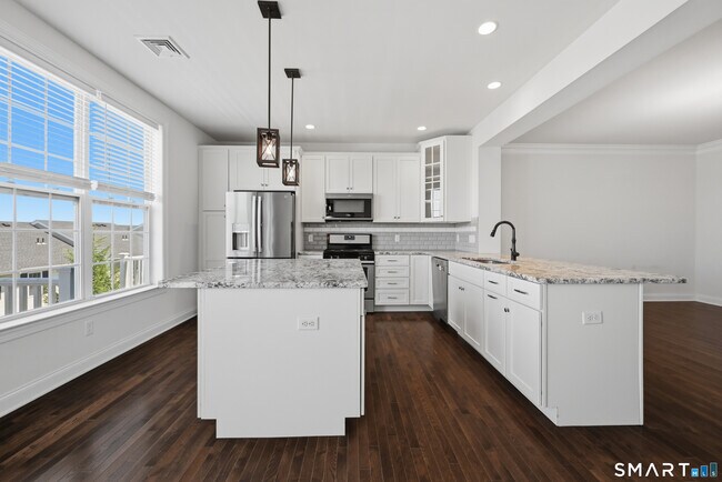 Building Photo - 15 Moorland Dr