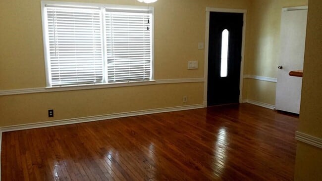 Building Photo - 19 Lyncrest Dr