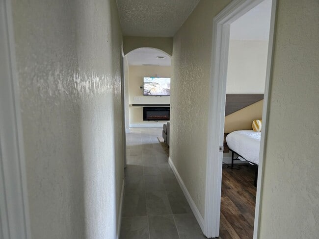 Main house - hall - 3071 Simpson Rd