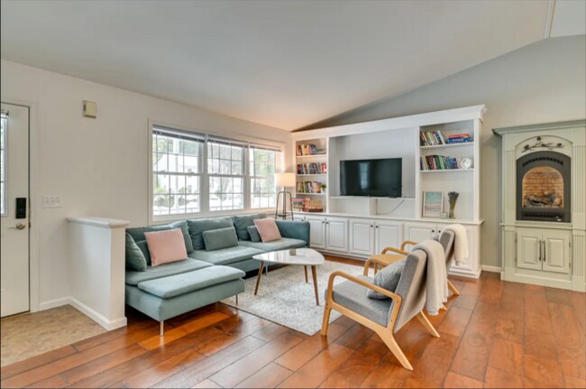 Building Photo - 38 Fawn Ln