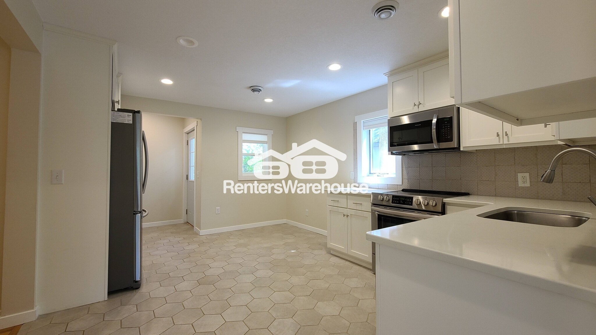 Building Photo - 217 River St