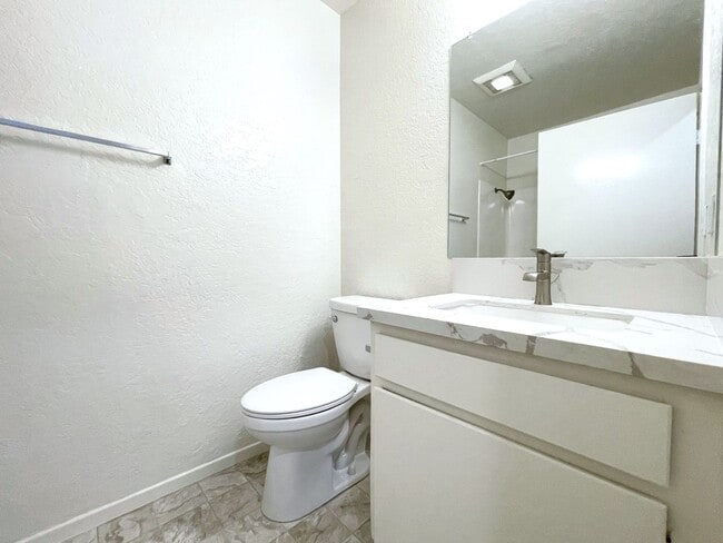 Building Photo - Upgraded Corner Unit w/ Balcony