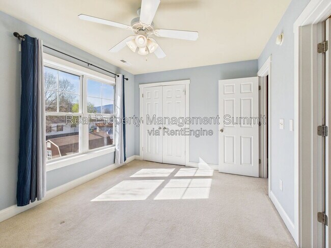 Building Photo - 350 Marquette Ct