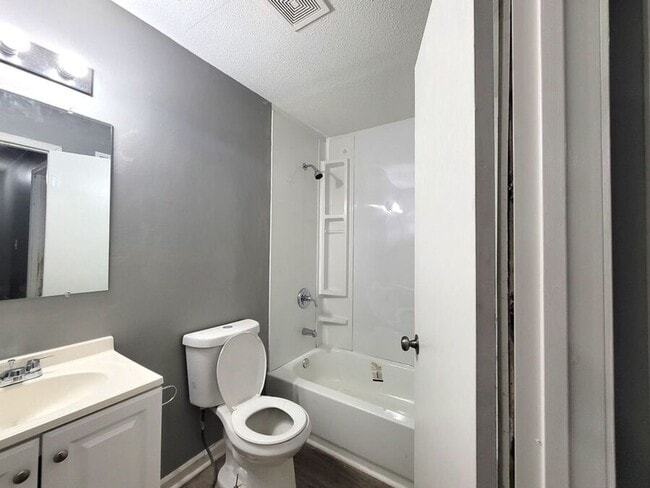 Building Photo - 4649 Royal Ridge Dr