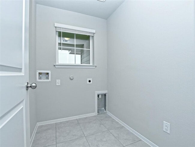 Building Photo - 210 Trailside Ln
