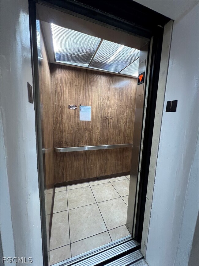 Building Photo - 4803 Sunset Ct