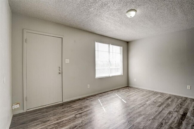 Building Photo - 714 Old Martindale Rd