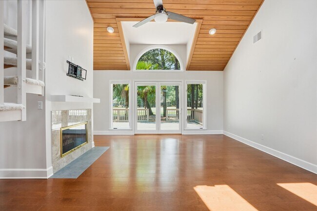 Building Photo - Enjoy Lowcountry living in this beautifully updated 3-Bed, 2-Bath home in Moss Creek!