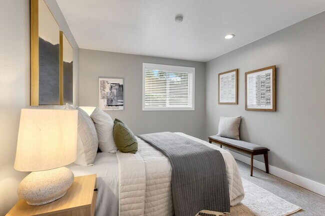 Building Photo - 8980 Redmond - Woodinville Rd NE