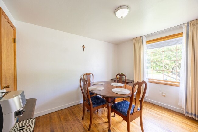 Building Photo - Charming 3-Bedroom Home on a Quiet Street ...