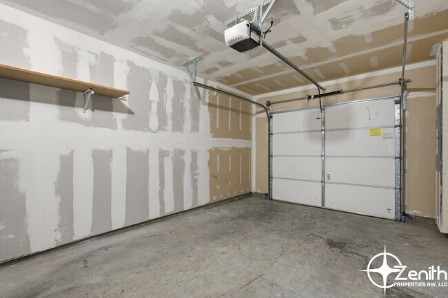 Building Photo - 5616 NE 74th Ct