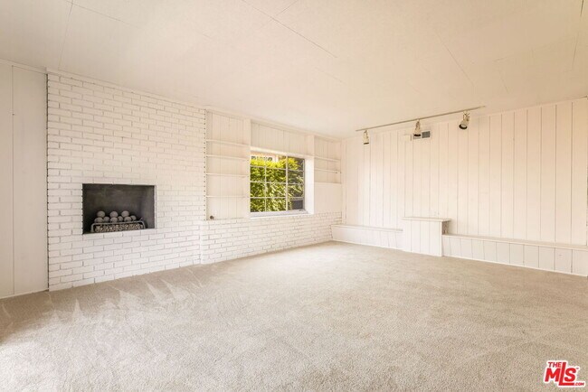 Building Photo - 2535 Ivanhoe Dr