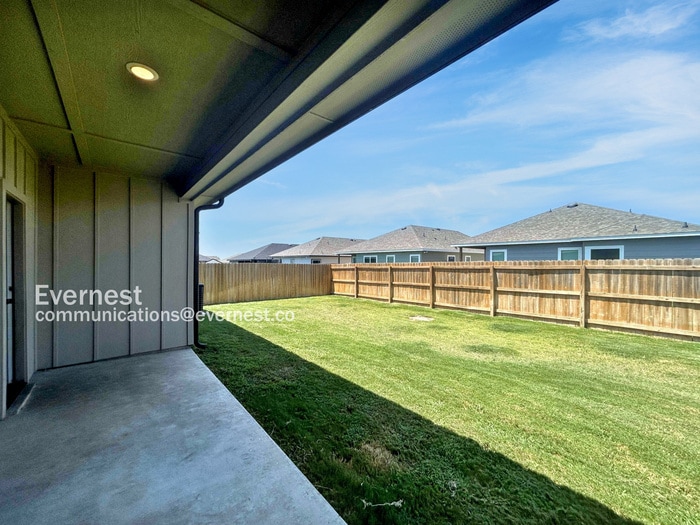 Building Photo - 2216 Hornbeam St