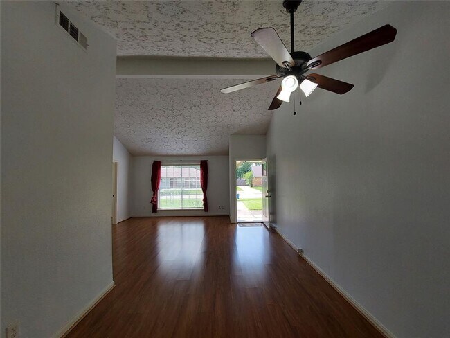 Building Photo - 3807 Quiet Pl Dr