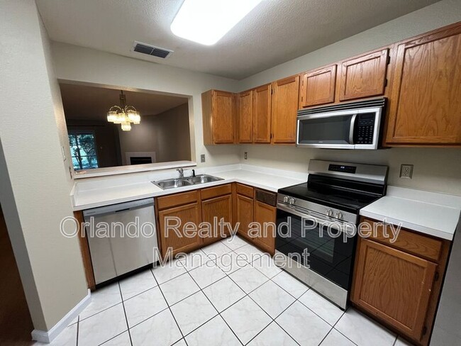 Building Photo - 2644 Lancaster Ct