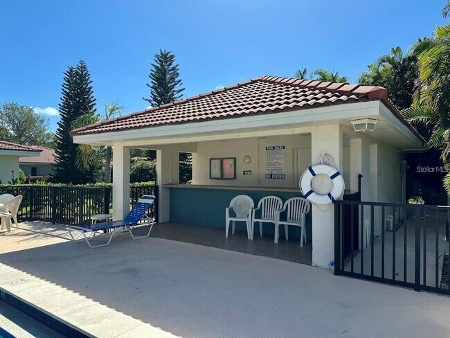 Building Photo - 5033 Vivienda Way